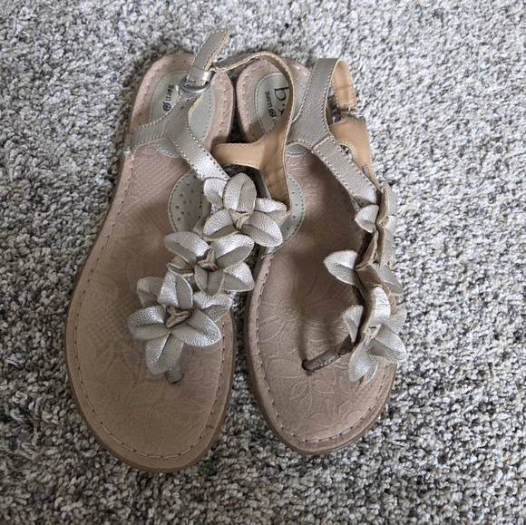 B.O.C. Women's BOC‎ by BORN Champagne Gold Thong Leather Flower Sandals Size 6 - Picture 3 of 9